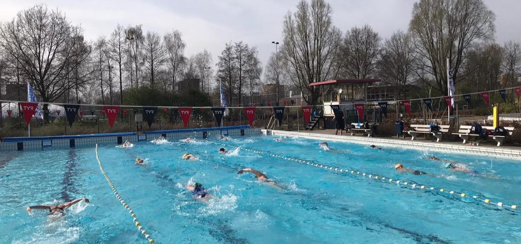 swimming-pool Zwemmen is leuk!